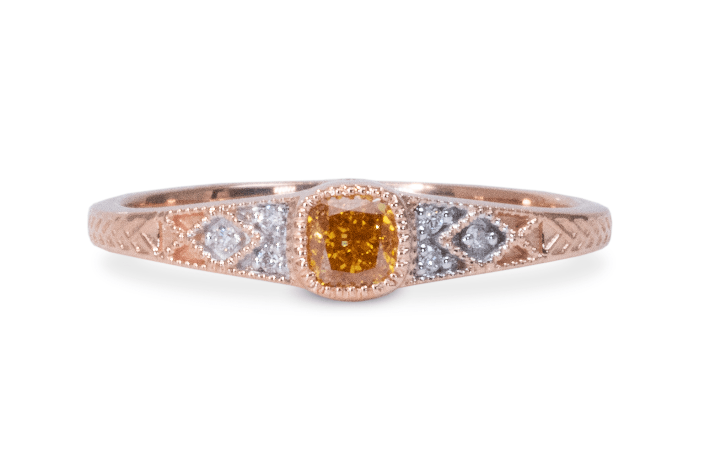 טבעת אירוסין תחרה עדינה זהב אדום בשיבוץ יהלום קושן צבעוני