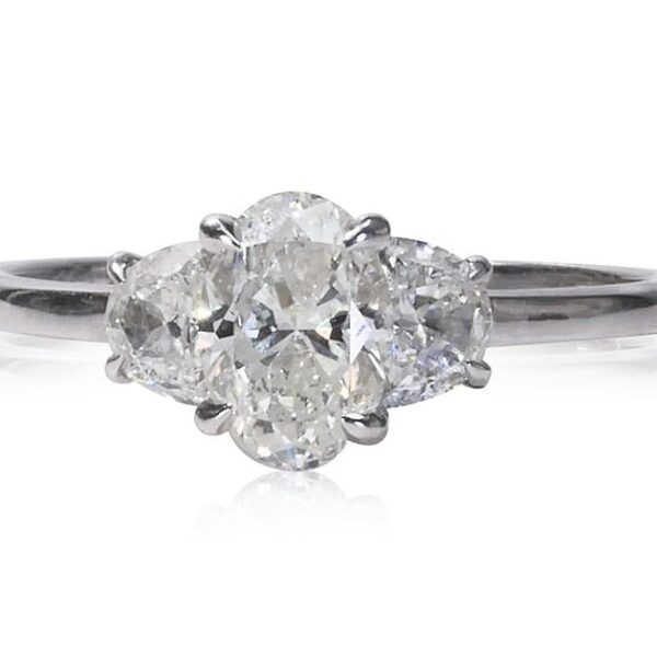 טבעת אירוסין מזהב לבן לאישה