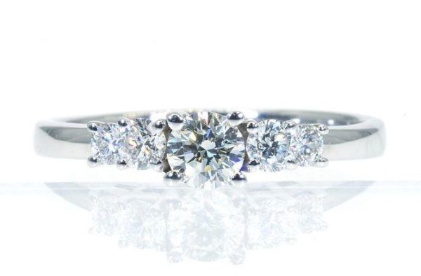 טבעת חמישה יהלומים לאישה