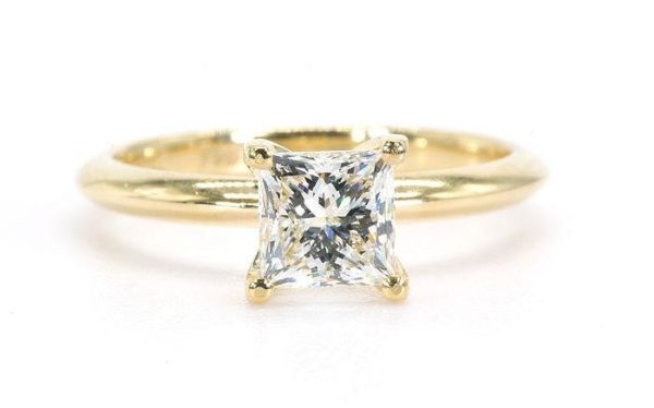 טבעת אירוסין עדינה מזהב צהוב יהלום אחד