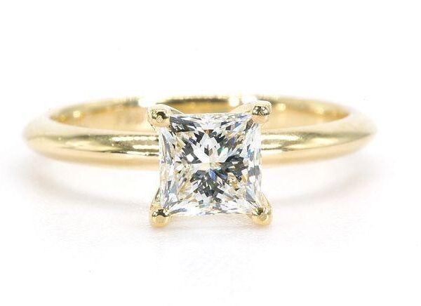 טבעת אירוסין עדינה מזהב צהוב יהלום אחד