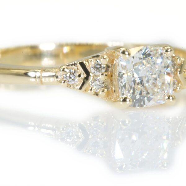 טבעת אירוסין סמי סוליטר תחרה זהב