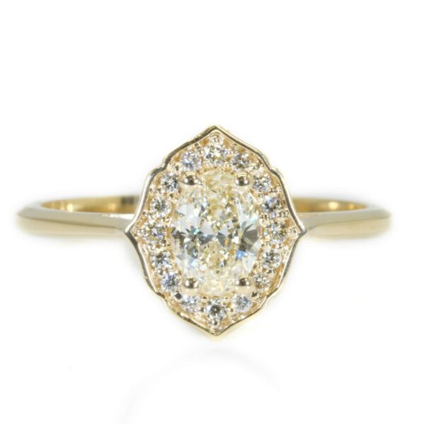 טבעת יהלום אובלי זהב צהוב עיצוב וינטג מיוחד