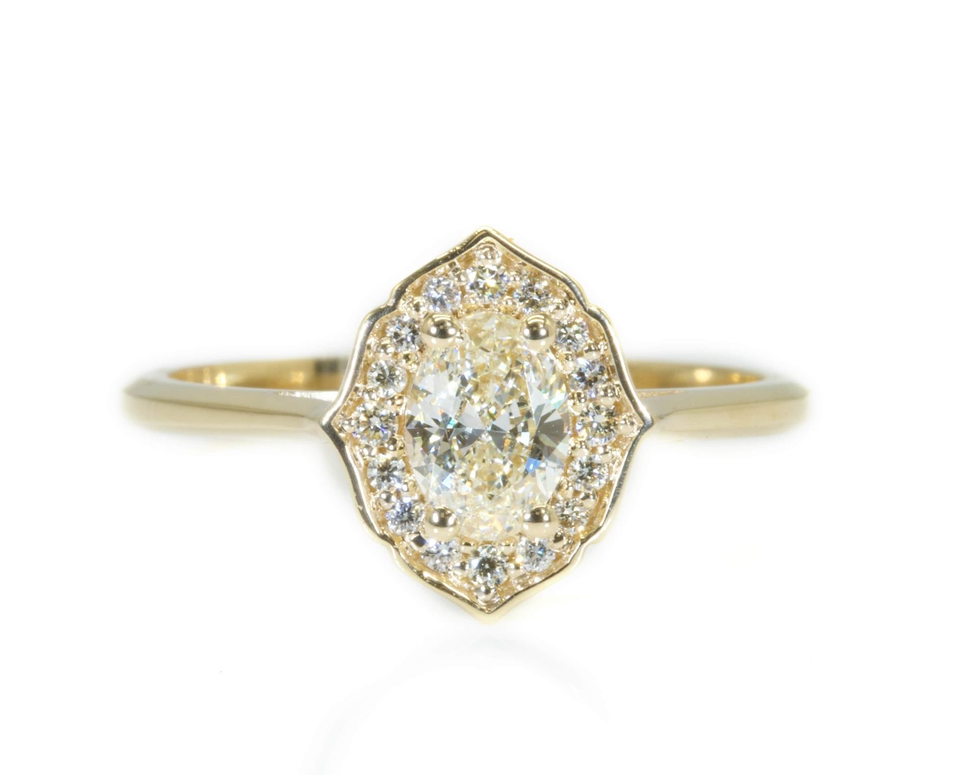 טבעת יהלום אובלי זהב צהוב עיצוב וינטג מיוחד