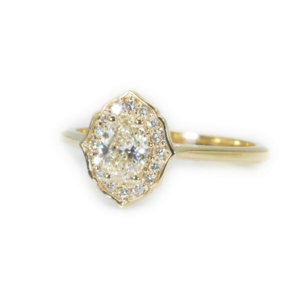 טבעת יהלום אובלי