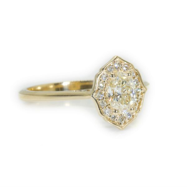 טבעת יהלום אובלי