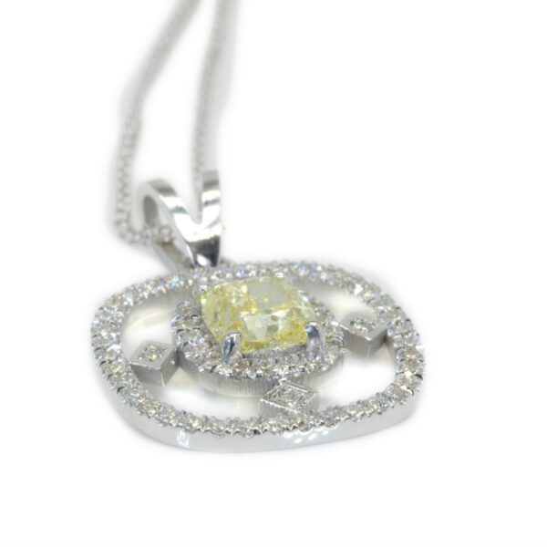 תליון יהלום פאווה מרובע