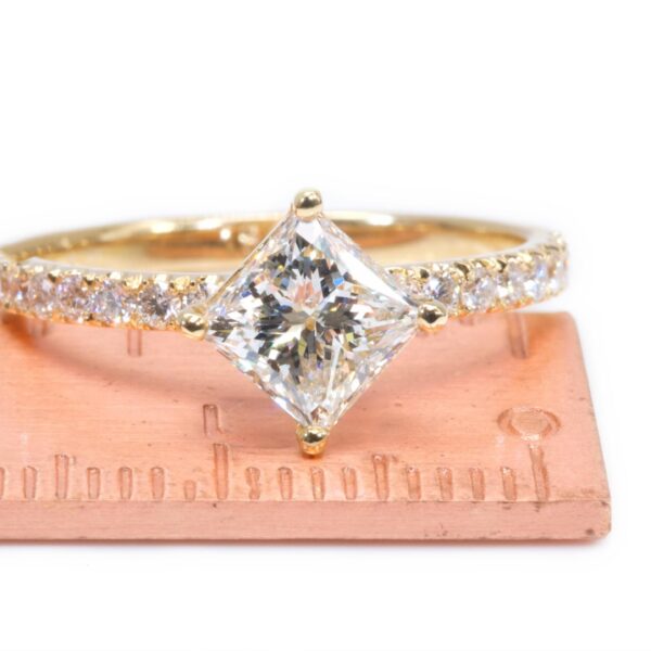 טבעת יהלום פרינסס