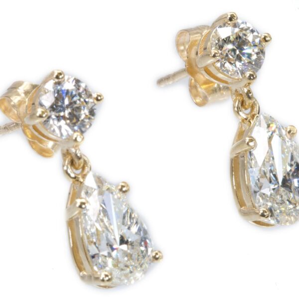 עגילי יהלום תלויים קראט וחצי כל אוזן