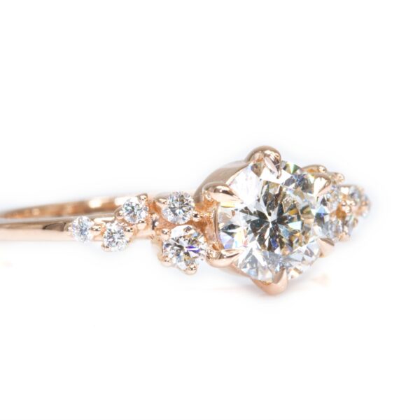 טבעת אירוסין יהלום עגול במשקל 0.70 קראט