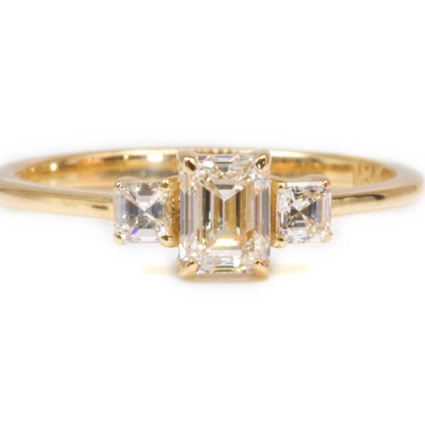 טבעת שלושה יהלומים