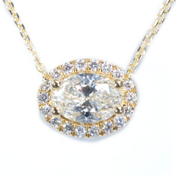 תליון יהלום אובל מוקף יהלומים זהב צהוב