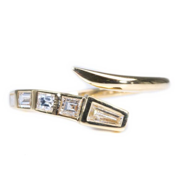 טבעת יהלומים מפותלת זהב צהוב