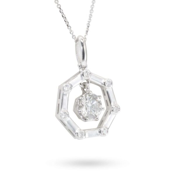 תליון מצולע עם אבן מרכזית ויהלומים קטנים זהב לבן