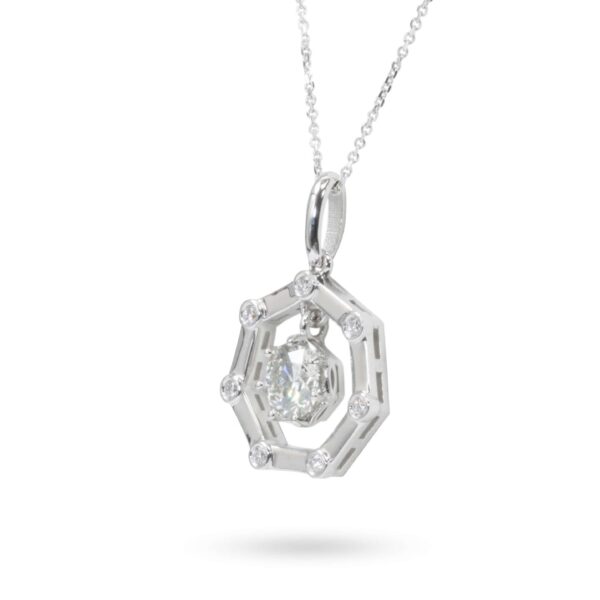 תליון מצולע עם אבן מרכזית ויהלומים קטנים זהב לבן