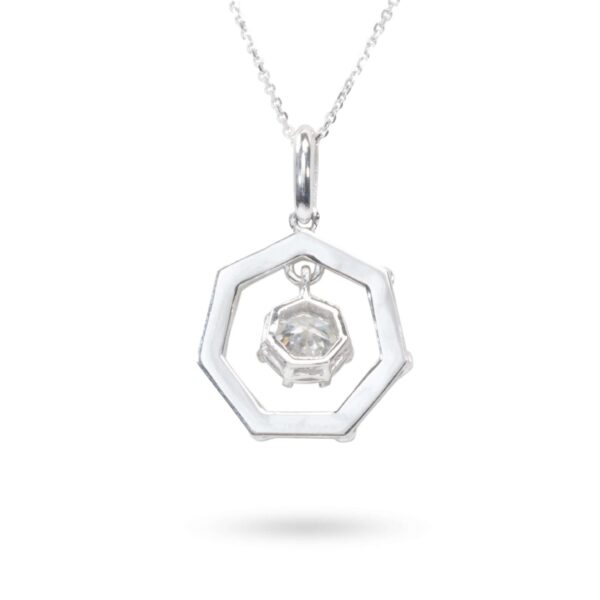 תליון מצולע עם אבן מרכזית ויהלומים קטנים זהב לבן