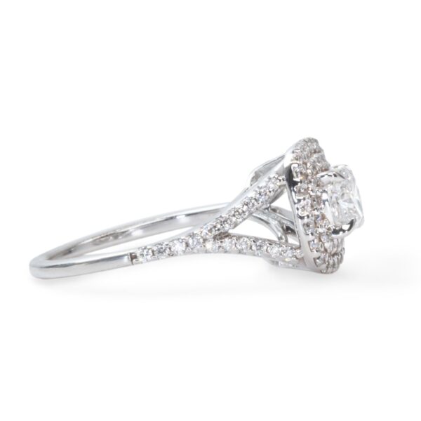 טבעת אירוסין מרובעת מזהב לבן