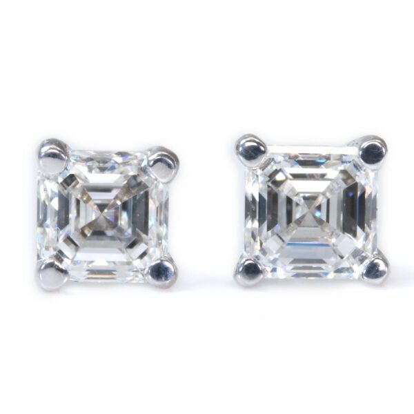 עגילי יהלום סוליטר משובצים יהלומי אשר - יהלומים מיוחדים בליטוש מדרגה מזהב לבן