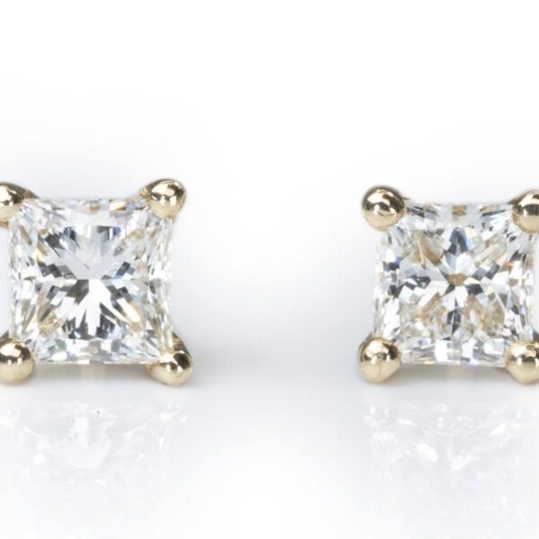 עגילי יהלום פרינסס צמודים זהב צהוב