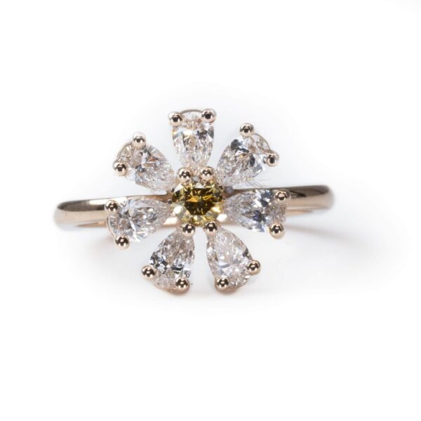 טבעת יהלומים פרחים