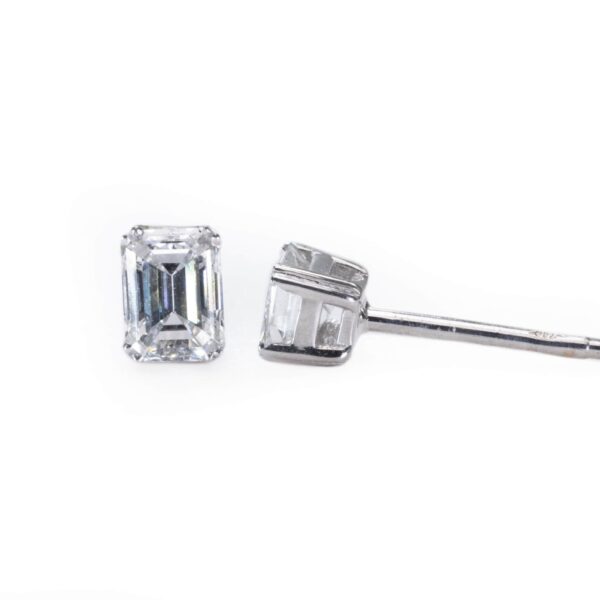 זוג יהלומי אמרלד טבעי בחיתוך מרובע במשקל של 0.5 קראט כולל תעודות GIA