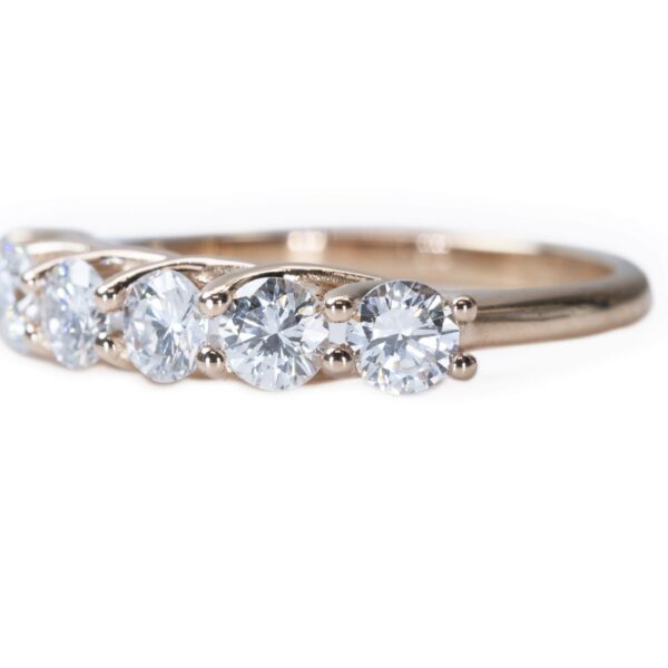 טבעת יהלומים משלימה