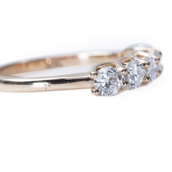 טבעת יהלומים משלימה