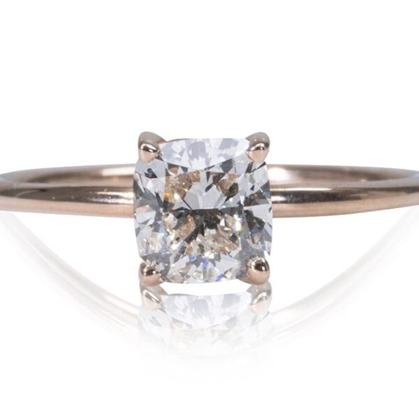 טבעת אירוסין מרובעת עדינה קושן זהב אדום