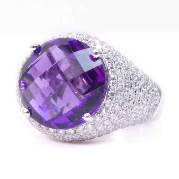 טבעת יוקרתית עם אמטיסט 6 קראט ויהלומים טבעיים 2 קראט