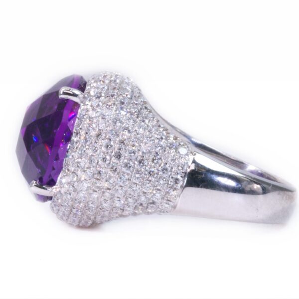 טבעת יוקרתית עם אמטיסט 6 קראט ויהלומים טבעיים 2 קראט