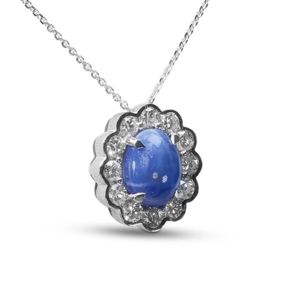 תליון ספיר עם יהלומים