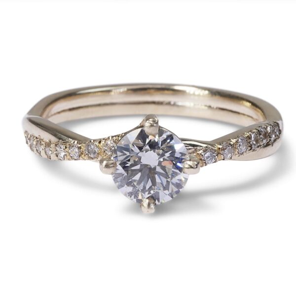 טבעת יהלומים טוויסט זהב צהוב