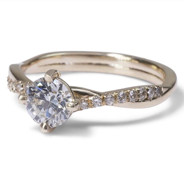 טבעת יהלומים טוויסט