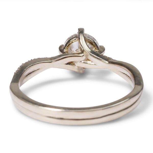 טבעת יהלומים טוויסט