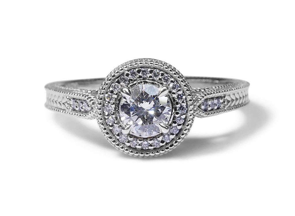 טבעת אירוסין בסגנון עתיק מזהב לבן בשיבוץ יהלום עגול