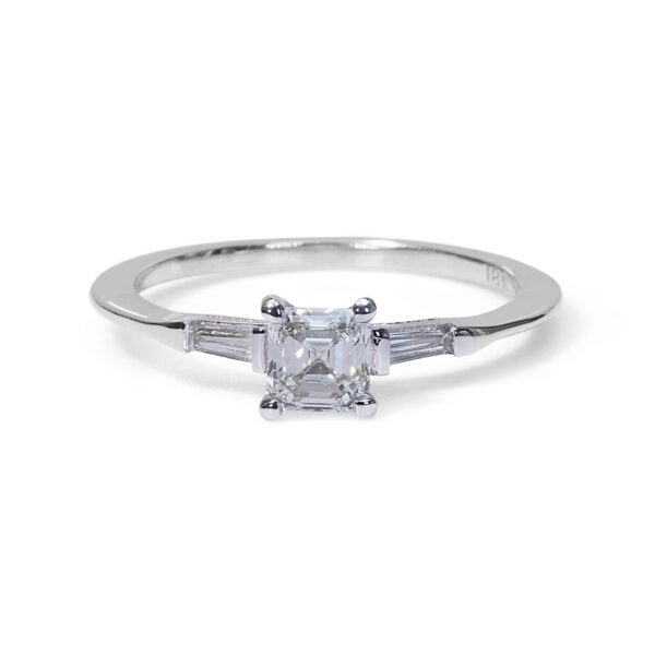 טבעת אירוסין מזהב לבן משובצת יהלום אשר