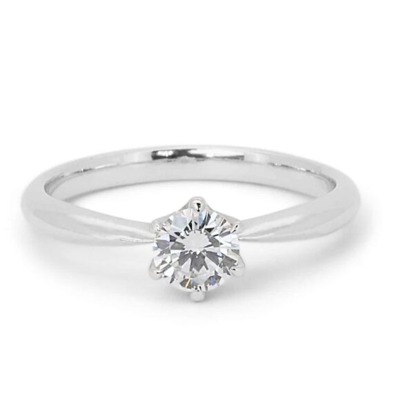 טבעת אירוסין מזהב לבן משובצת יהלום קטן