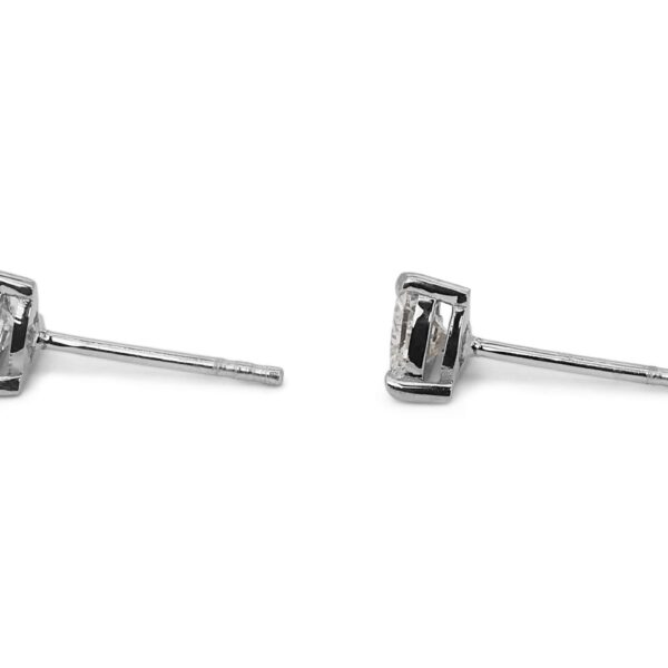 עגילי לב יהלום