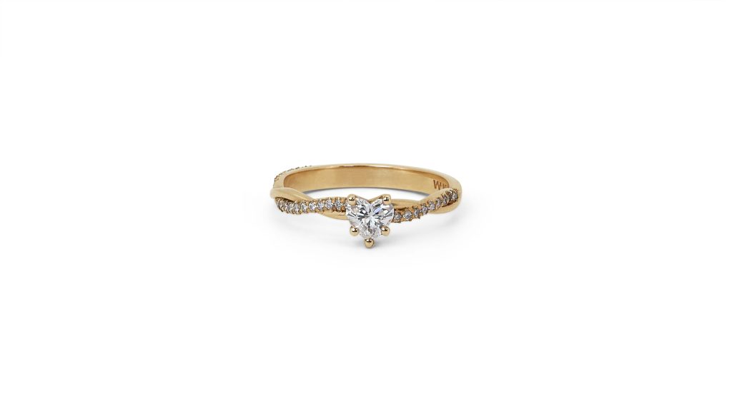 טבעת אירוסין טוויסט עם תעודת GIA יהלום לב זהב צהוב