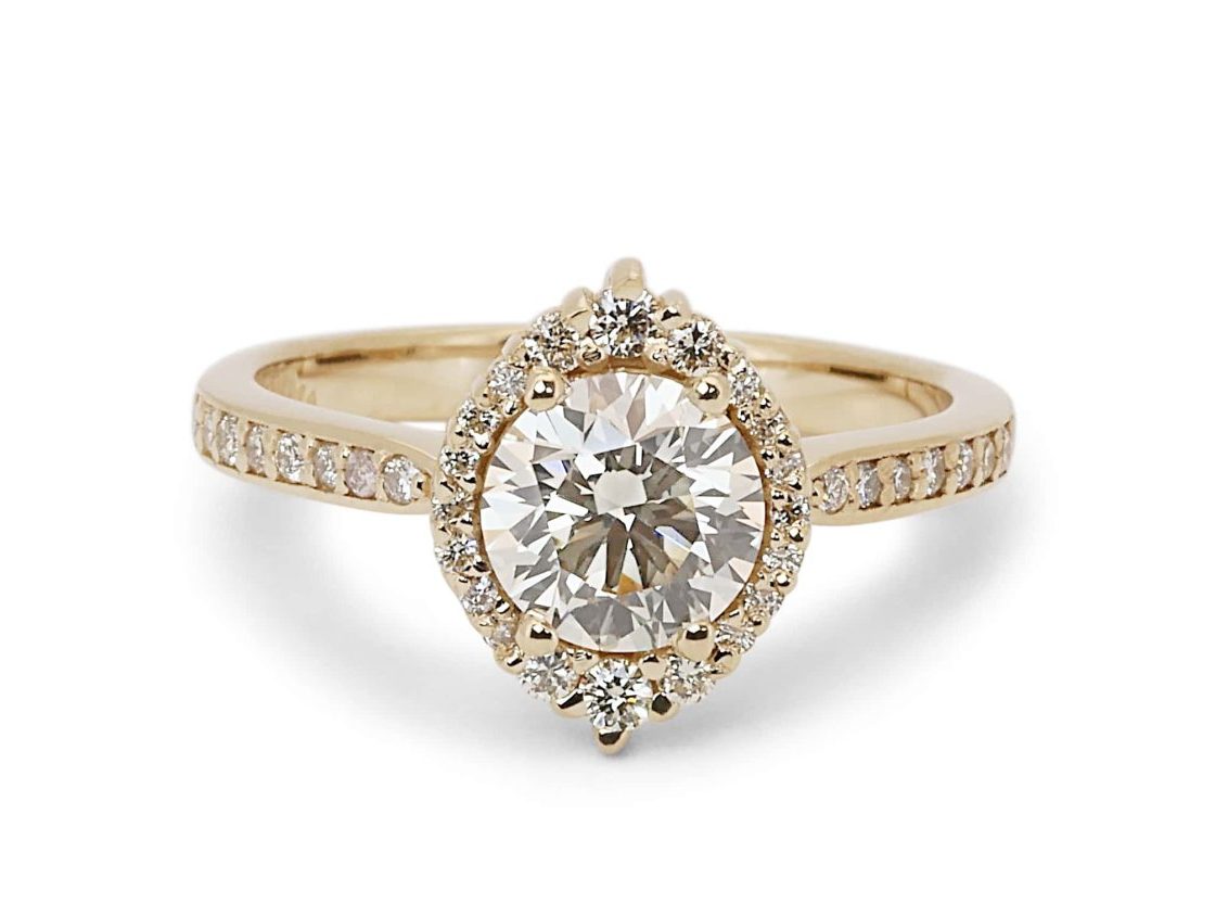 טבעת אירוסין מזהב צהוב משובצת יהלום עגול במסגרת מרקיזה בסגנון וינטג
