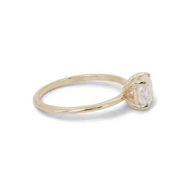 טבעת אירוסין בשיבוץ אבן אחת יהלום בודד