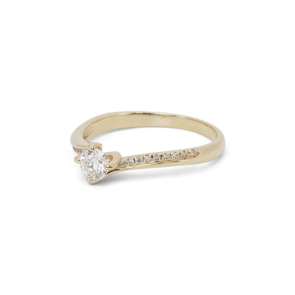 טבעת אירוסין טוויסט יהלום עגול