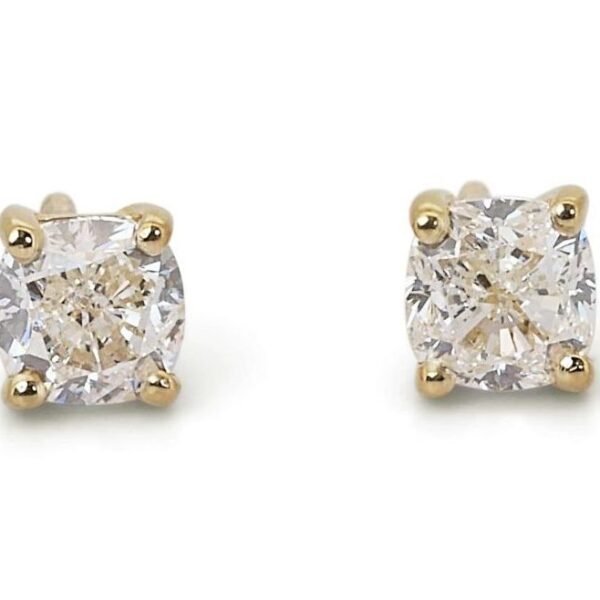 עגילי יהלום צמודים מזהב צהוב בשיבוץ יהלומי קושן