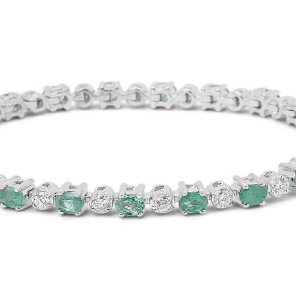 צמיד זהב לבן משובץ יהלומים ואבני חן אמרלד ירוקות