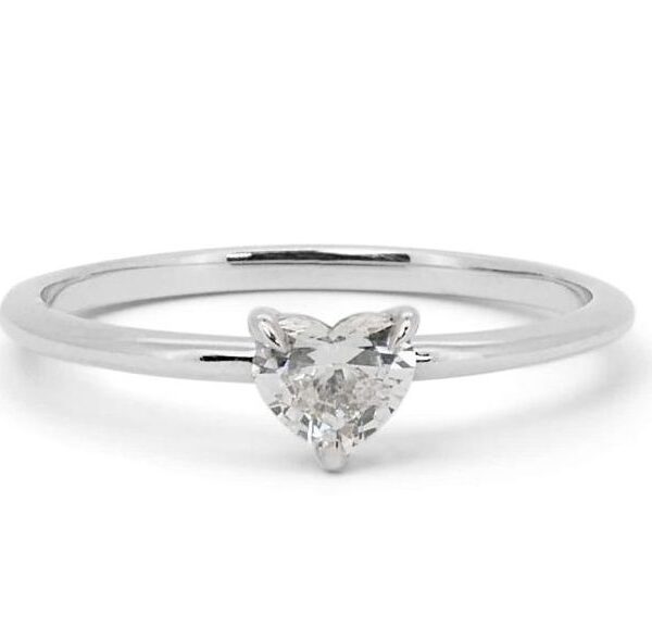 טבעת יהלום סוליטר לב