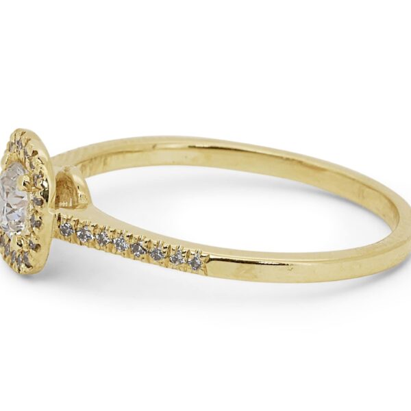 טבעת אירוסין הילה מרובעת יהלום עגול