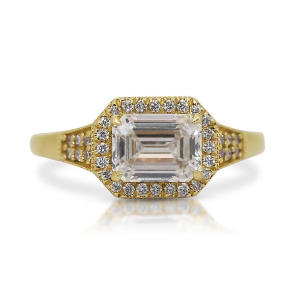 טבעת מזהב בצורת אמרלד בעיצוב מיוחד