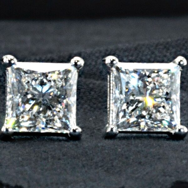 עגילי יהלום פרינסס צמודים