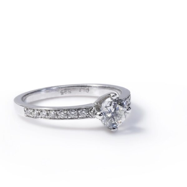 טבעות אירוסין בשיבוץ נמוך