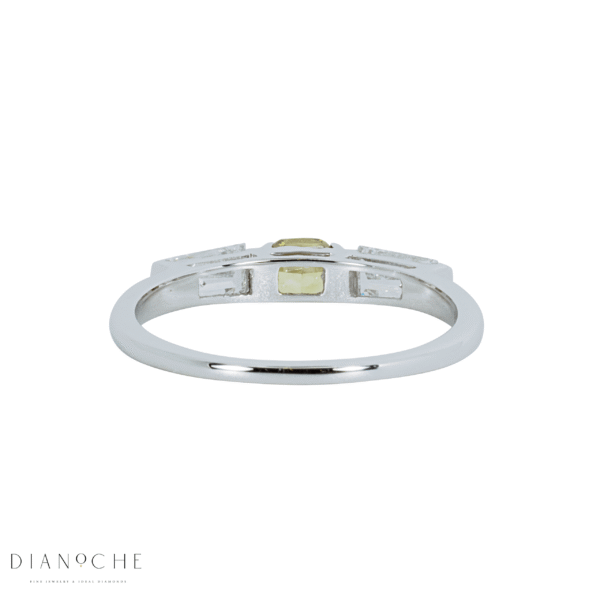 טבעת יהלומים בעיצוב שורה מיוחד